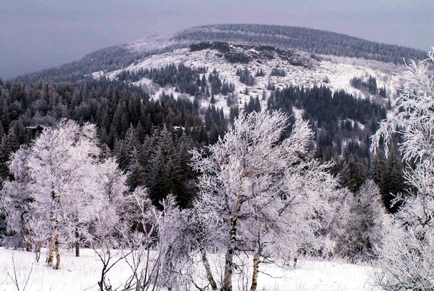 гора Каменный Форфос, за ней  - вершина 1164