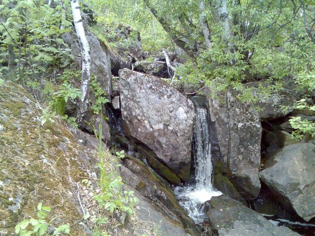 Маленькие водопадики на самом верху ущелья