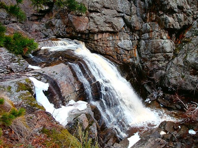 Водопад Гадельша в апреле